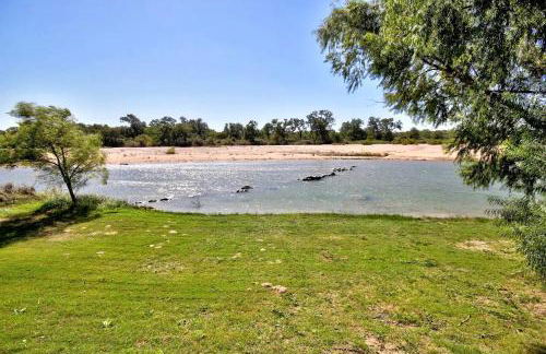 Amazing Glamping Vacations in this Riverside Cottage in Llano, Texas - Foto 27