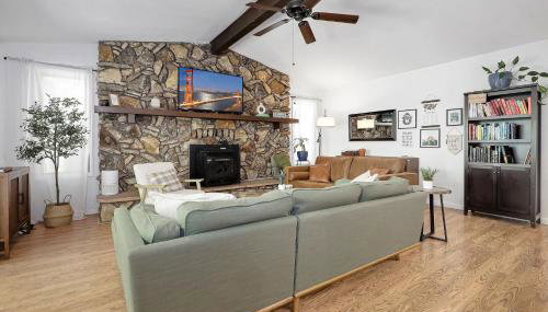 Home in the Pines - Apple Hill - Dog Friendly - Snow Nearby - Photo 3