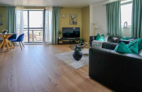 Stylish 2-Bed Apartment, Free Parking, Walk to Hospital & Uni - Foto 16