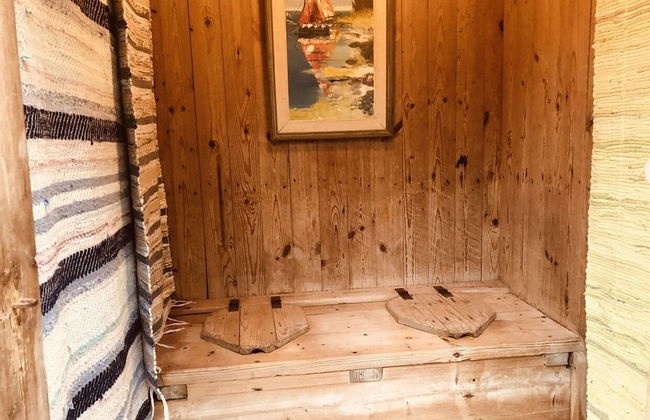 Tiny hut in the Forest Overlooking the River - Photo 10