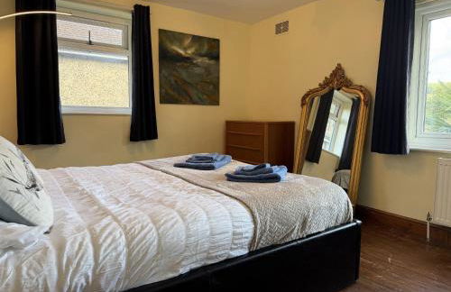 Caterham 3 Bed House, Free on street Parking - Photo 14