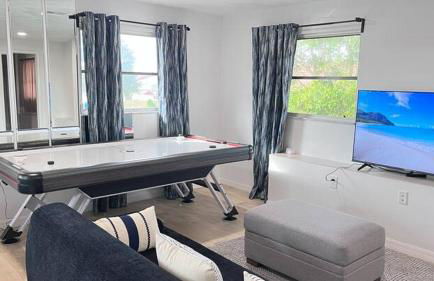 5 bedroom pool house air hockey walk to beach - Foto 14