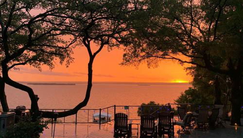 Lakefront Estate Stunning Views, Deck, Bar and Dock - Foto 4