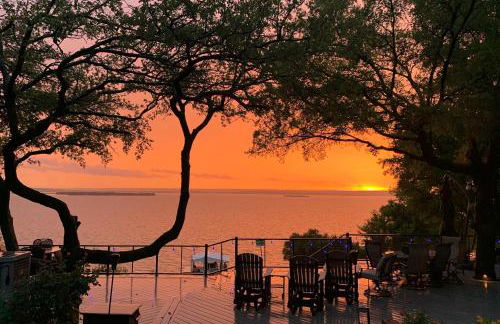 Lakefront Estate Stunning Views, Deck, Bar and Dock - Foto 4