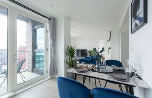 Penthouse with O2 Arena View, Free Parking & Portable AC - Foto 32