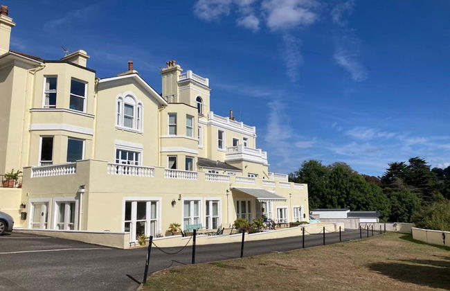 Upmarket 2 Bedroom Apartment With sea Views - Foto 1