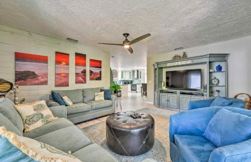 Canal-front Gem with Pool and Hot Tub in Anna Maria - Foto 10