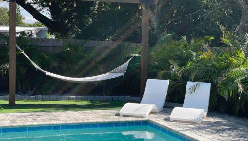 The Wisteria Oasis With heated pool and hot tub - Foto 2