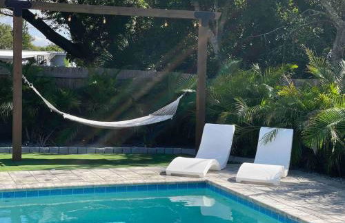 The Wisteria Oasis With heated pool and hot tub - Foto 2