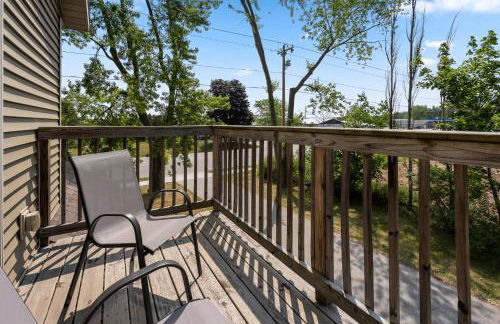 Upper Deck by Simple Life Rentals - Photo 7