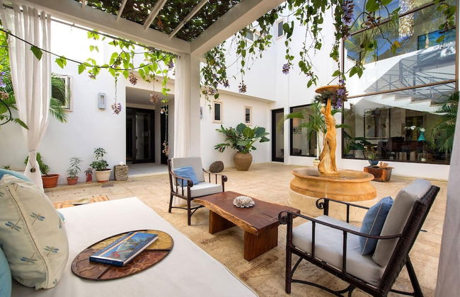 Exquisite Hilltop Villa with Luxurious Modern Design, Sweeping Ocean Views & Sparkling Infinity Pool - Foto 44