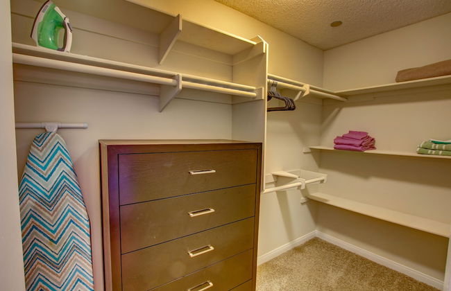 Sunshine Suites at Hillcrest - Photo 15