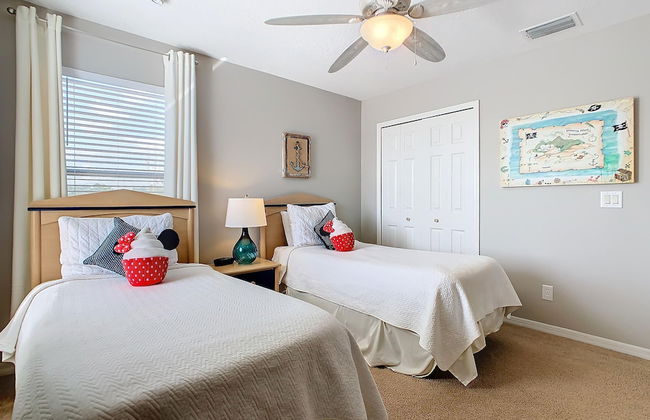 Elegant 5BR Home w Private Pool Spa Near Disney - Foto 26