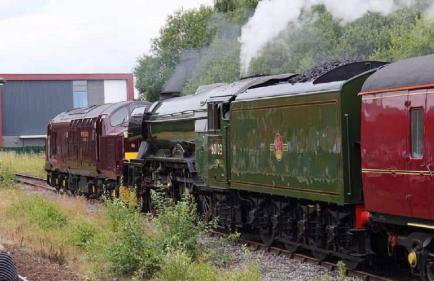 Apartment 4 - striking, 2 bedroom luxury apartment - close to town, mainline rail & theatre - Photo 44