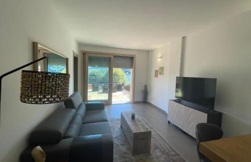 Reflections At The Lake - Foto 9