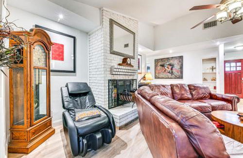 Spacious Family Home with Fenced Yard in DFW Area - Foto 6