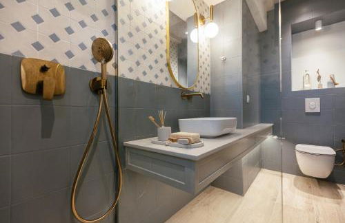 Salty Angel Sea Front Villa - Photo 24