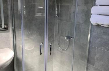 3 Bedroom apartment in Harborne - Photo 6