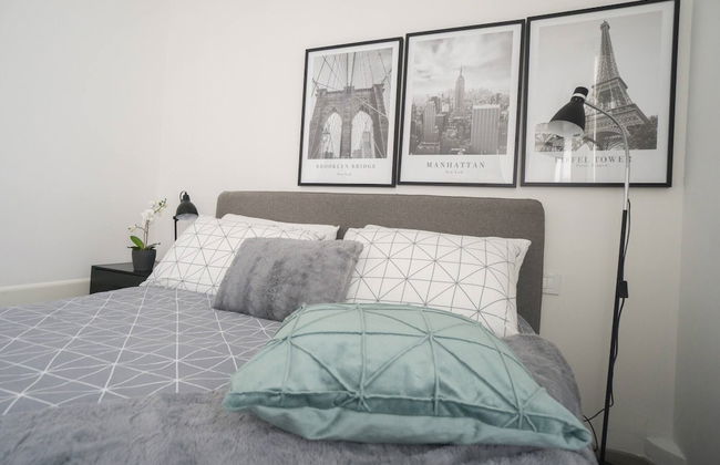 Charming and Modern Three-bedroom Apartment in the Heart of the City of Asti - Foto 8