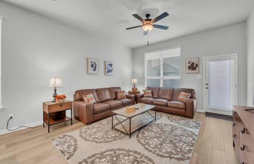 Luxury Retreat in Serene Surroundings, 4 Bedrooms Corporate House, Entire house with full amanities, Convenient location Near Medical Centers and Downtown - Foto 8