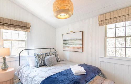 Seaside Retreat w Private Beach Landing - Foto 13