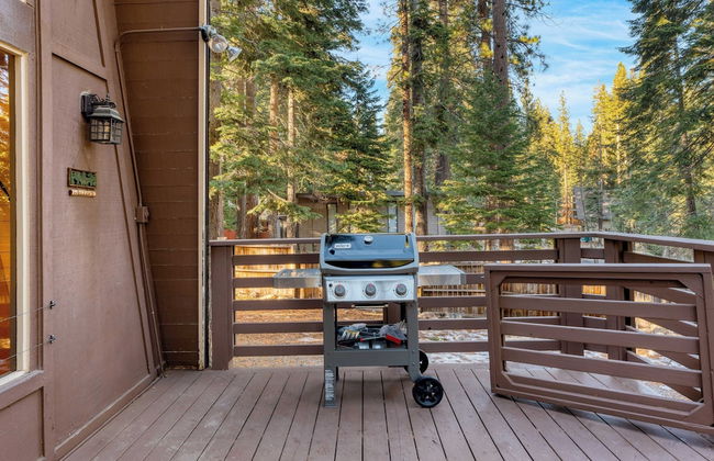 Lundy Bearden Serene Tahoe Retreat With Deck, Fireplace, and Forest Views - Foto 37