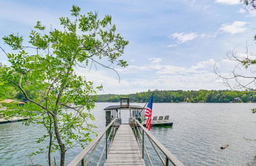 Upscale Getaway on Smith Lake with Boat Dock - Foto 41