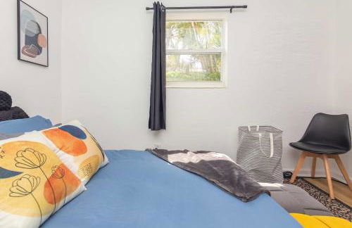 Serene Cottage Retreat Ideal for Couples & Solo Travelers - Photo 17