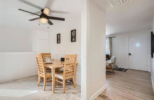 Serene, Spacious Home in Quiet Neighborhood with Fenced Yard - Foto 18