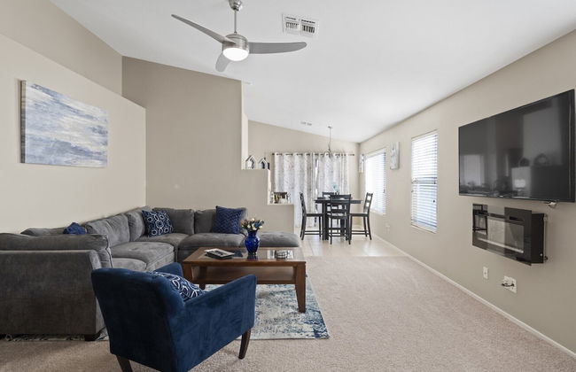 Cozy Hidden Gem - 3BR - 1Den w Backyard - Foto 17