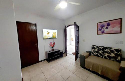 Casa Espaçosa 3 Quartos Sala Cozinha e Churrasqueira - Foto 2