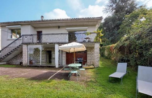 3 Bedroom Gorgeous Apartment In Confolens - Foto 1