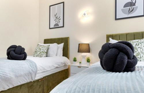 Lovely 4-BR Home In Leyton - Sleeps 14, Near Tube, Arcade, 100inchTV - Foto 21