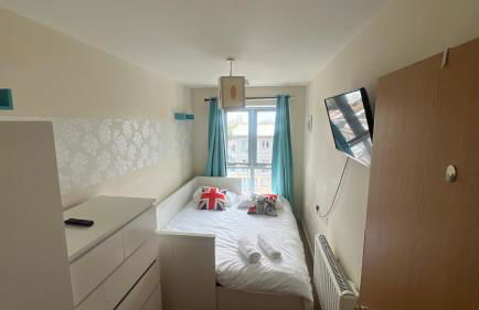 Sunset Heights Bright 2BR with City Views and Free Parking - Foto 17