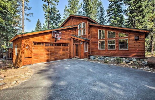 Moosetrack by Avantstay Cozy Cabin In The Of Tahoe Donner w/ Hot Tub - Foto 1