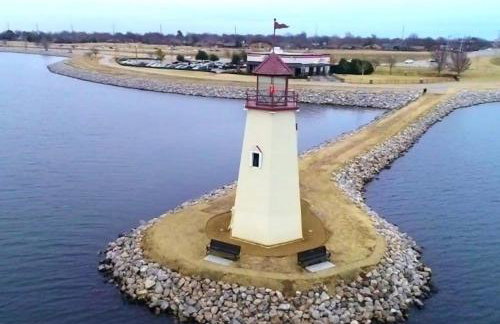 6BR Dream Getaway w Heated Pool & Peaceful Vibe - Photo 34