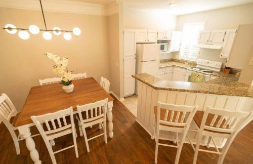 Magical Themed 3BR Townhouse Near the Parks - Foto 29