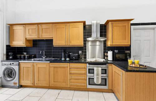 Luxe Victorian Spacious Home Sefton Park with Parking - Foto 21