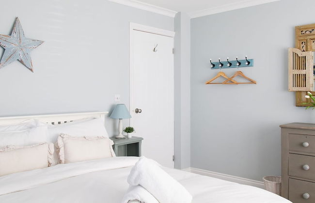 4BR Beach House Sleeps 10 - 5 Mins Walk to the Sea - Foto 2