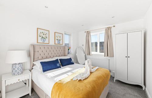 Keaton House - Close to City Centre - Free Parking, Spacious Garden, Fast Wifi and Smart TV by Yoko Property - Foto 10