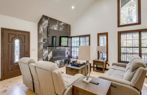 Steps to Lake Lanier Wooded Escape with Boat Dock - Foto 5