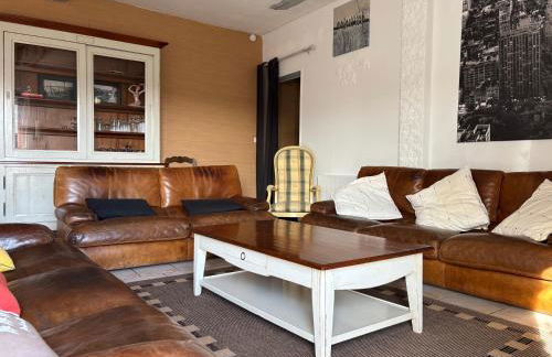 Rivage Maison spacieuse 10 p 5 chambres 2 sdb 2 WC tout confort avec jardin, belle terrasse aménagée, parking privatif, à 2 kms d'une petite plage, 3kms d'Omaha Beach et Port en Bessin - Foto 11