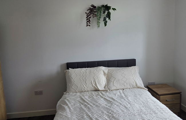 Barking 2 Bed Apt With Parking & Good Travel Links - Foto 8