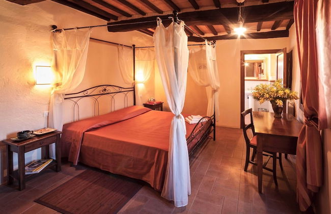 Umbrian Farmhouse Retreat With Private Pool and Garden - Foto 6