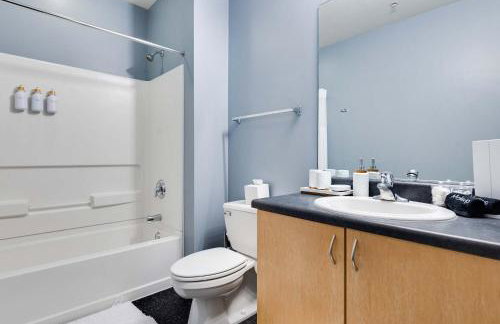 West Loop - City Views With In & Out Parking 6 - Photo 15