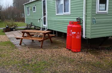 Lovely Static 6 Bed Caravan at Billing Aquadrome - Photo 8