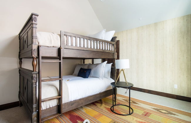 Maple by Avantstay Modern Mountain Home w Cozy Fire Pit 15 Mins frm Northstar - Photo 21