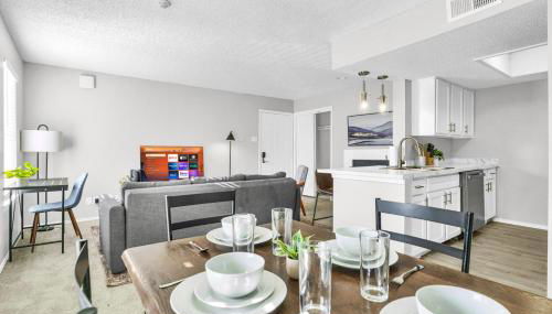 Modern 2BR Retreat with Pool Gym and WiFi - Foto 4