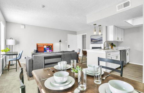 Modern 2BR Retreat with Pool Gym and WiFi - Foto 4