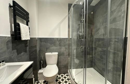 Adam Court Apartments - PE1 - Contractor Friendly - Choice of Studios or 1 Bed Apartments - Free Parking - Sofa Beds - Sky TV - Full Kitchen - Washer Dryer - WiFi - Foto 55